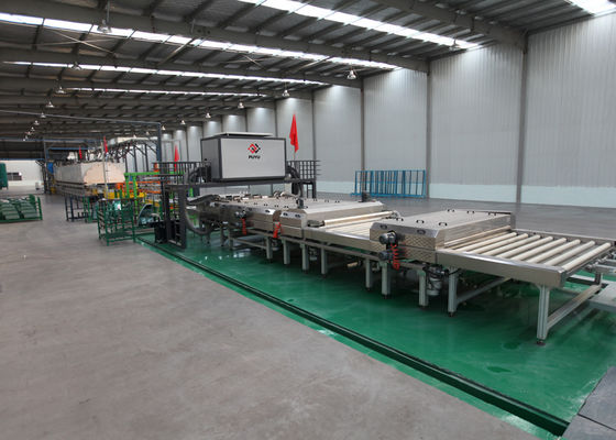 China 1600 milímetros de equipamento da limpeza de vidro para o vidro refletindo fotovoltaico 4 pares da escova fornecedor